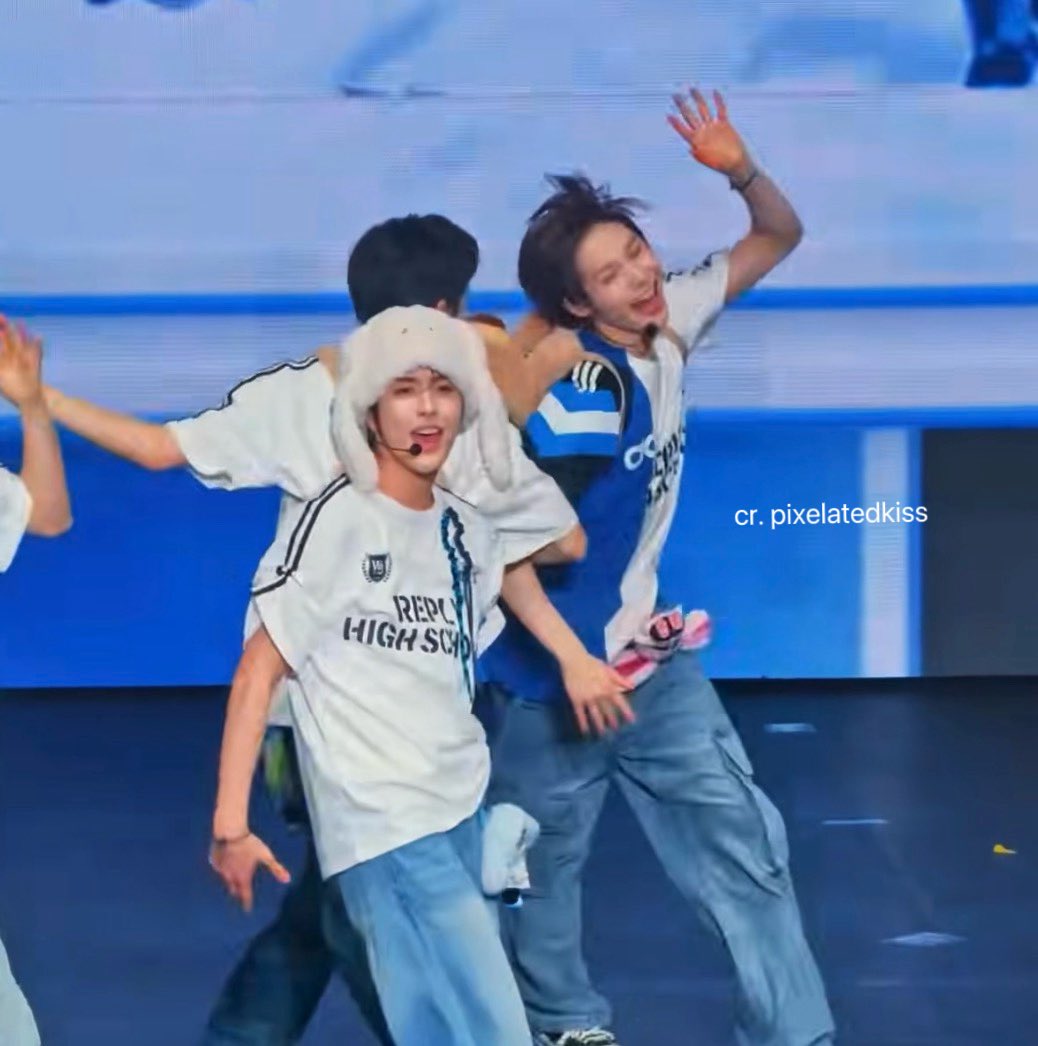 adorablybearyJJ's tweet photo. so funny he was having a blast with this extrovert friendly choreo 😭 https://t.co/KJsLXU7Dm2