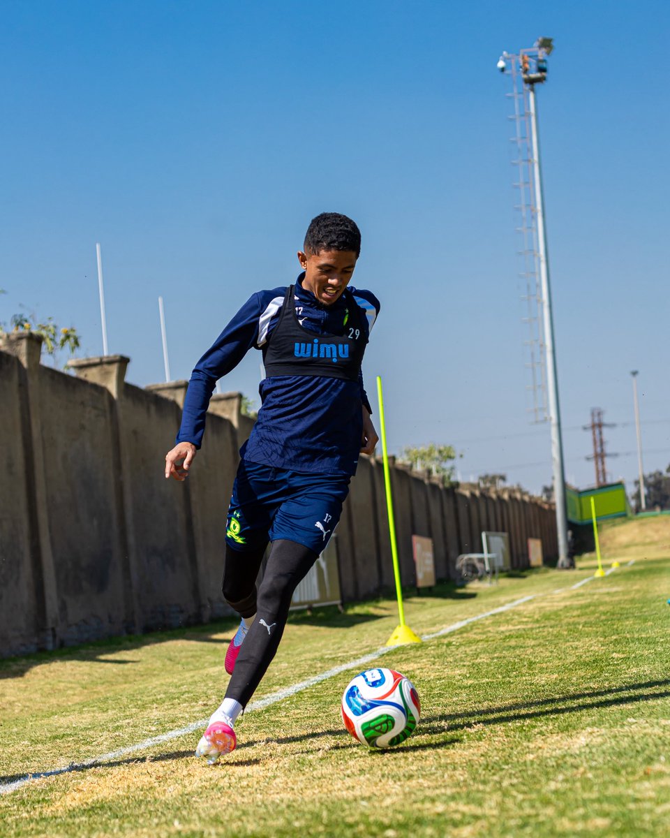 Masandawana's tweet photo. Nearing our return⌛

#Sundowns #MTN8 #NeverStopRising https://t.co/TbxFmPEa73