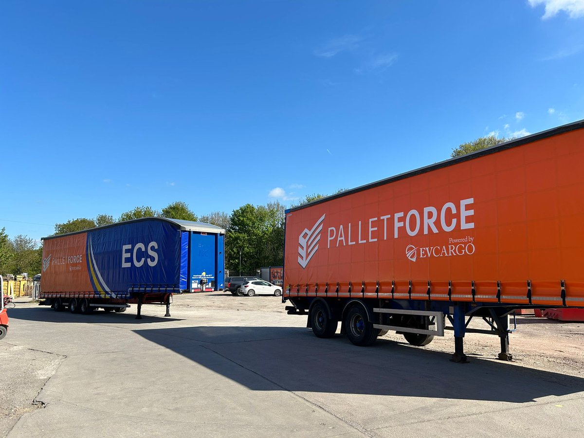 ExsampleCourier's tweet photo. ECS - PalletForce team ready for another busy day https://t.co/cJ1Gu01tW6