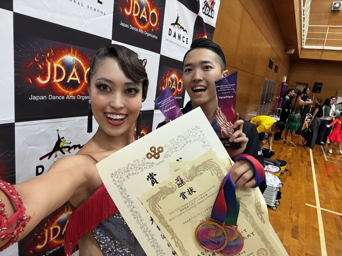 taiki_fuka's tweet photo. 2026 FCDC Osaka 国際親善交流ダンス選手権
ボールルーム 優勝(大阪府知事賞)
ラテン 3位
でした!
初めて参加する大会でしたが、とても楽しく踊ることができ、暑さに勝るアツさでした!!
まだまだアツい日々は続く...!
#ballroomdan
#JDAO
#FCDC
#医学部 https://t.co/4pB32Wl0Bn