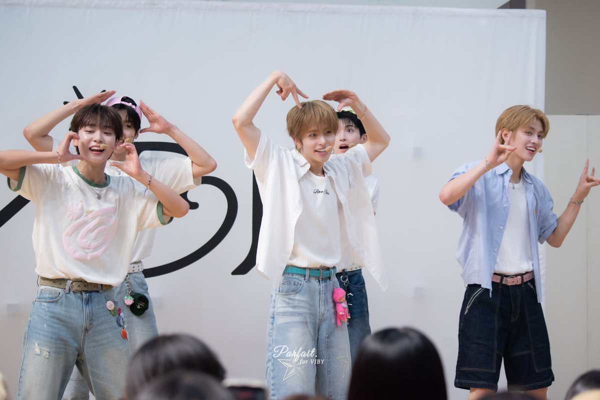 parfait_0624's tweet photo. 260806 Gotcha

@ニッケコルトンプラザ

#VIBY 
#VIBY_TOMOCAMERA
 #VIBY_リリイベ https://t.co/zBq93hnyRs