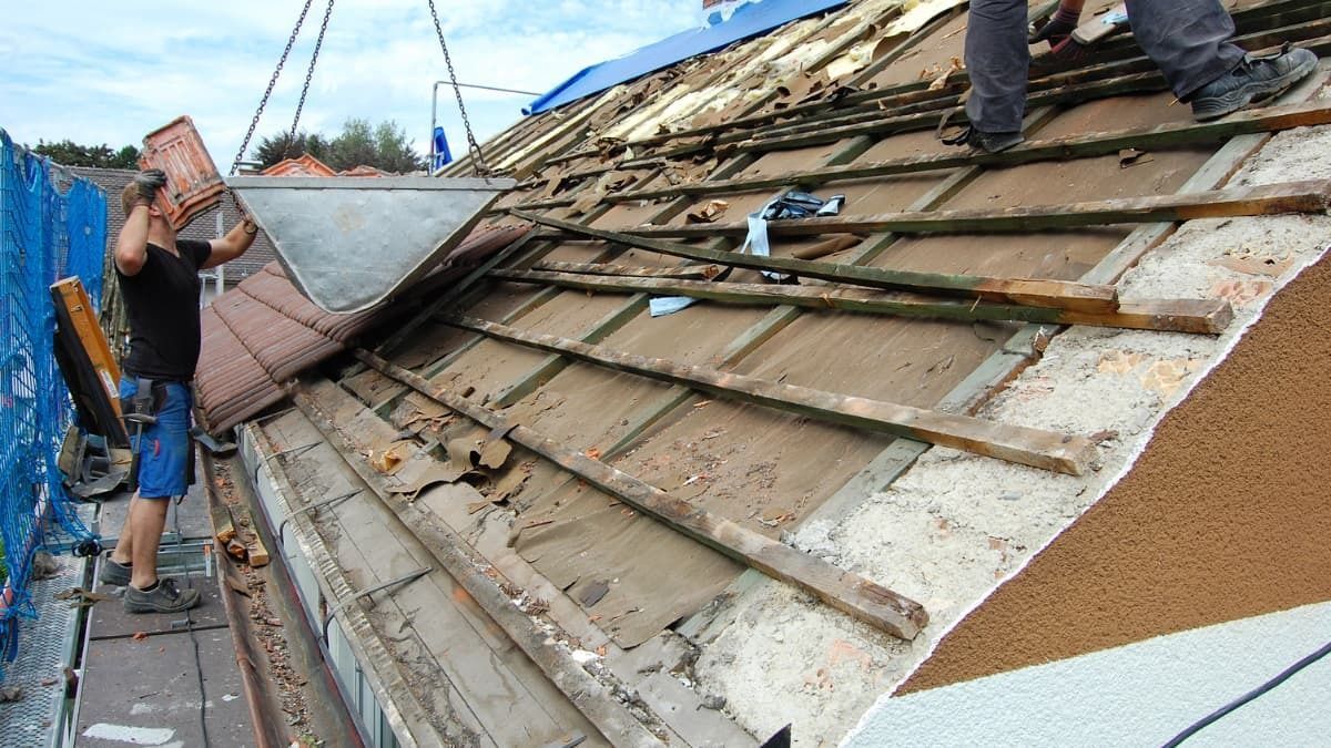 NICRISInsurance's tweet photo. Roof coverage is becoming less about “was there damage?” and more about “how is the roof valued?”

Replacement cost and actual cash value can lead to very different claim conversations.

Have you checked how your roof is covered?

#HomeInsurance #CoverageCheck https://t.co/pLh9Ok4Epl