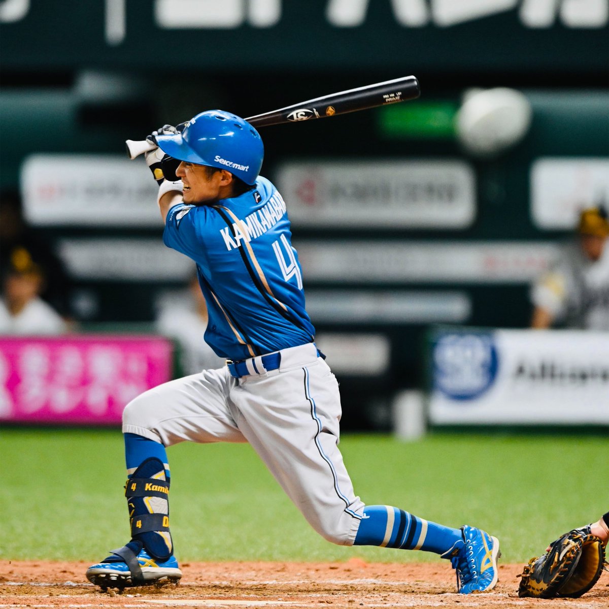 FightersPR's tweet photo. 本日のヒーロー👑

走者一掃のタイムリーで勝利を呼んだ、
上川畑大悟選手！

#ドミ男 
#ドミれ 
#lovefighters https://t.co/HMYXFn0COy