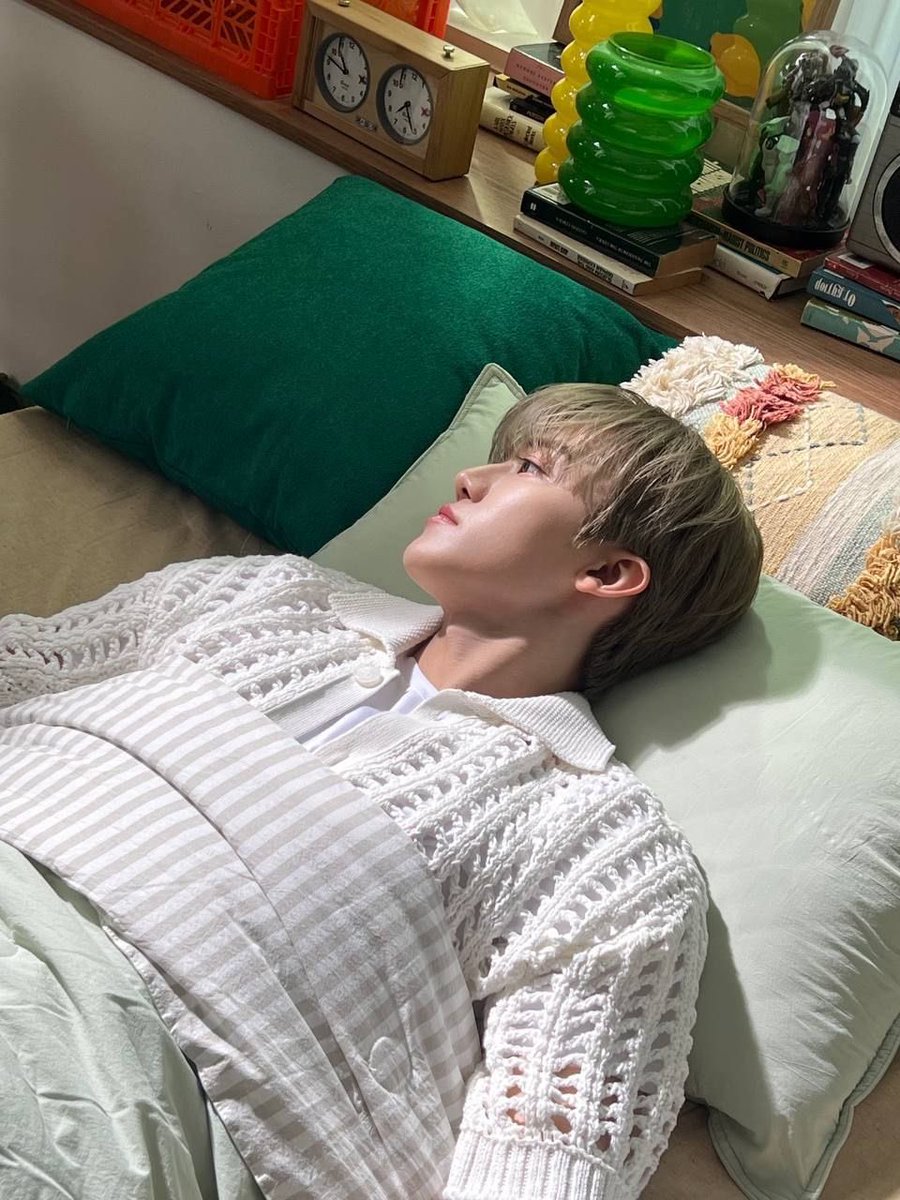 hourlyjaeminn's tweet photo. 260806 Jaemin’s Rabbit and Cat radio📻 

🌱: Good evening, Jaemin!
Whenever I look at you before going to sleep, I end up dreaming about you or having nice, non-scary dreams. So it's become my nightly routine to look at you before bed.
Is there anything you always do before going to sleep? I always wish for your happiness.
🐰: Let's see...
Before I go to bed, I usually spend a little time reflecting on what I did that day.
I also listen to music.
And sometimes I think about or review my Japanese studies.
But everyone...
Before you go to bed, try putting your phone away a little earlier so you can get proper rest.
🐰: Make sure you all get a good night's sleep, okay?
Got it!

ON AIR WITH DJ JAEMIN
#ジェミンのうさぎちゃんねこちゃんラジオ
#うさねこ897