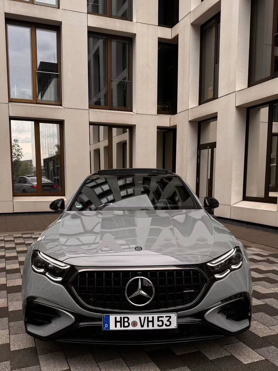 LuxuryMercedes's tweet photo. Mercedes AMG E 53 Hybrid 2025 years https://t.co/yXCKShNx3w