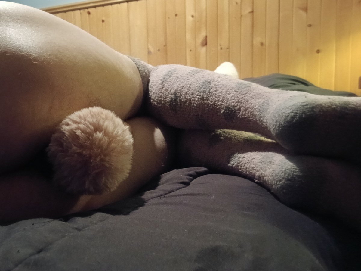 fuzzysockboy's tweet photo. Fuzzy sock fetish
Fuzzy socks and bunny tail butt plug 
#fuzzysocks #fuzzysockfetish #buttplug https://t.co/74dhTq8aZ0