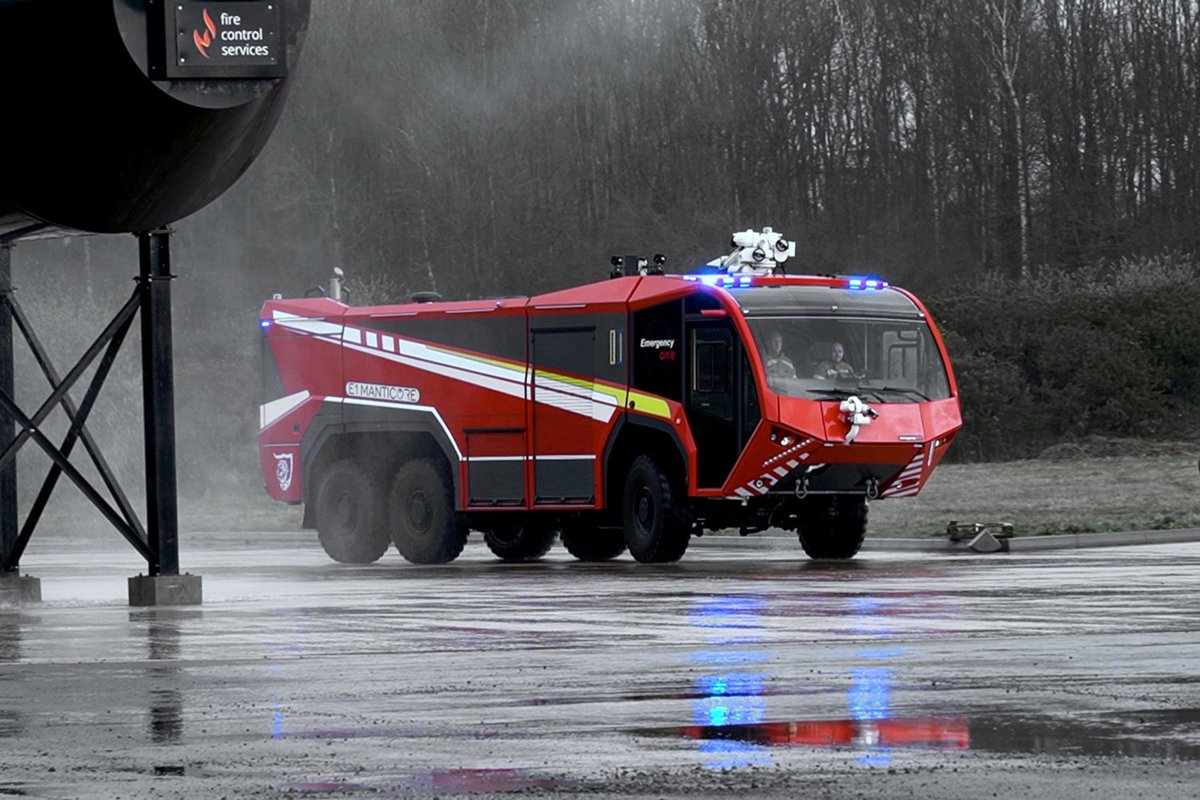 EOneUKLtd's tweet photo. August Emergency One Calendar Spotlight | E1 Manticore ✈️🚒 The E1 Manticore ARFF is designed for airport and industrial firefighting, available in 4x4, 6x6 and 8x8 configurations. Engineered to meet NFPA 414 and ICAO standards ✅ https://t.co/dINzK8FUpX
