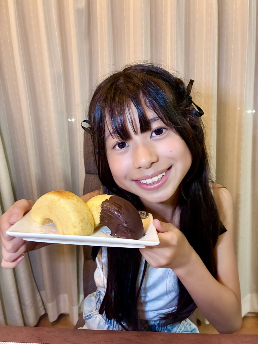 ijigen_pd_tbm's tweet photo. おっつ〜ちゃん🪽🤍

肉じゃがに入ってる糸こんにゃくが、
つばめはだ〜い好き💕

あ、子ども食器使ってるのは内緒ね🤫

お父さんがお仕事のお土産に和歌山でバームクーヘン買ってきたよ❤️
いろんな味があって、つばめは湯浅しょうゆ味が美味しかったー😋

#ポケドル #白枝翼芽 #MAHALO https://t.co/BYmqOMPH57