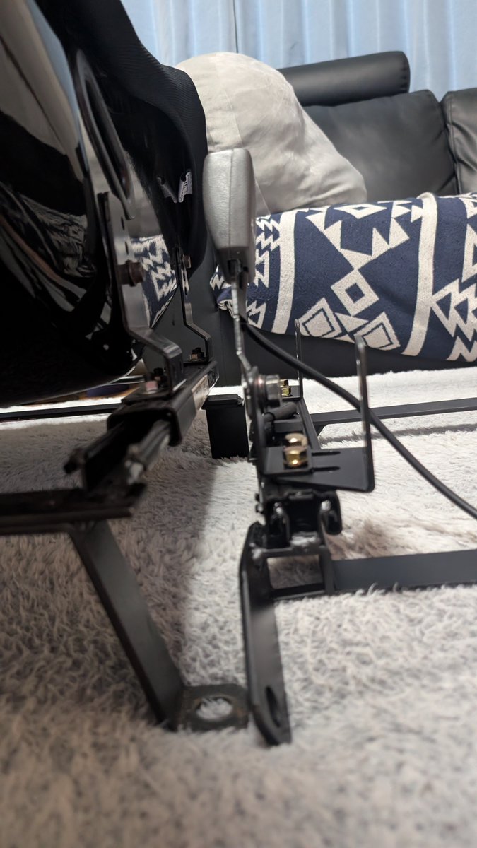408tobitobi's tweet photo. シートレール交換。
ジュラン製→ラ・ストラーダ製スーパーローダウンシートレール
1番低く設定するとハンドルの高さが目線より高い😅
夏休みになったら調整しよう😊
めっちゃ嬉しい✨✨
#l275v
#ラ・ストラーダ https://t.co/Iv3B7KC2pN