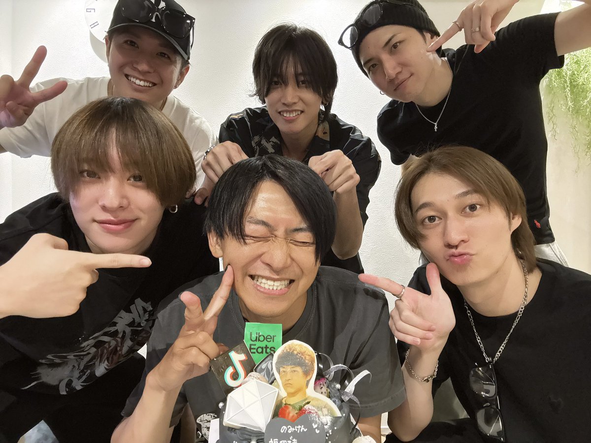 p_man1120's tweet photo. のみけんが地元に帰っちゃうので
久しぶりにチームフォルテ全員揃いました✌️

のみけん福岡でもふぁいとだよ！

出会った頃と変わらない空気
やっぱ大好きだなあこのメンバー🎈

#メモミュ https://t.co/xqXoWwzIEZ