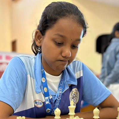 2700chess's tweet photo. 🇮🇳 Meet 14-year-old Modipalli Deekshitha (2469.8), the new Girls Juniors U20 World #1!

In her last two tournaments, she gained over 300 Elo rating points and jumped 112 positions on the Girls U20 live rating list https://t.co/fQnkwSNEiV

📸Tushar Damor / ChessBase India @OnTheQueenside @ChessbaseIndia