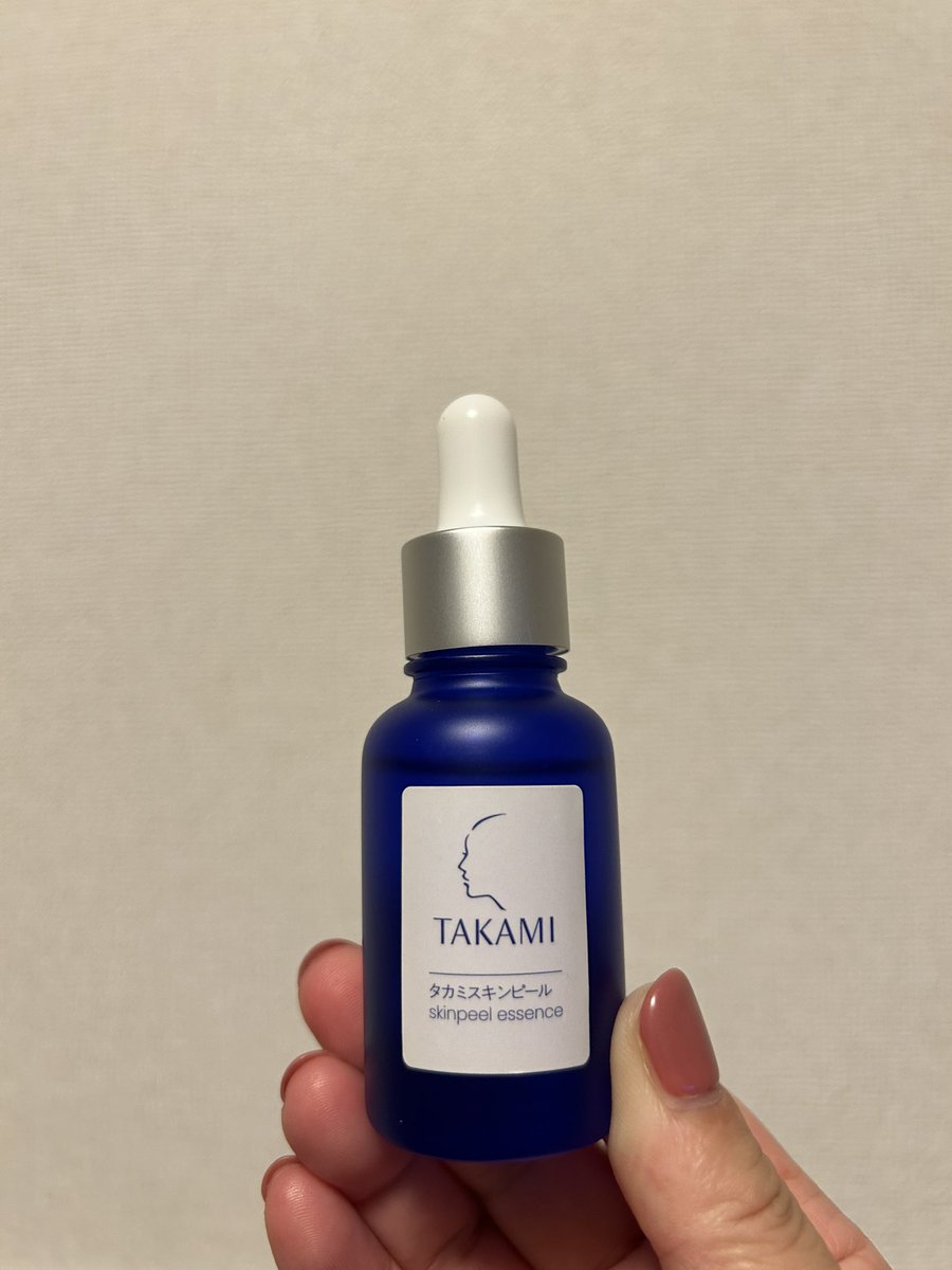 nanbubijin65's tweet photo. タカミ スキンピールお試し😊
もう何本も使っている美容液。
水の様に、サラッとしたテクスチャー。
こちらを洗顔後、顔全体になじませて、3分くらい置いた後、化粧水や乳液、クリームをなじませた。サラッとしたテクスチャーで肌にスーッとなじむ感じが好き。
#PR #タカミ https://t.co/RxEdsU1JkF