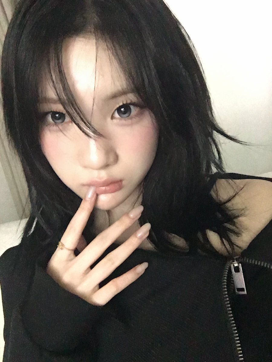 H2H_NEWS's tweet photo. Top 10 Most-Liked Individual Posts by 5th Generation Girl Group Members on Official Douyin Accounts :

#2 IAN — 1.789M likes
#3 JUUN — 1.736M likes
#5 STELLA — 1.574M likes

#Hearts2Hearts #하츠투하츠 #H2H https://t.co/YnH7Blh59F