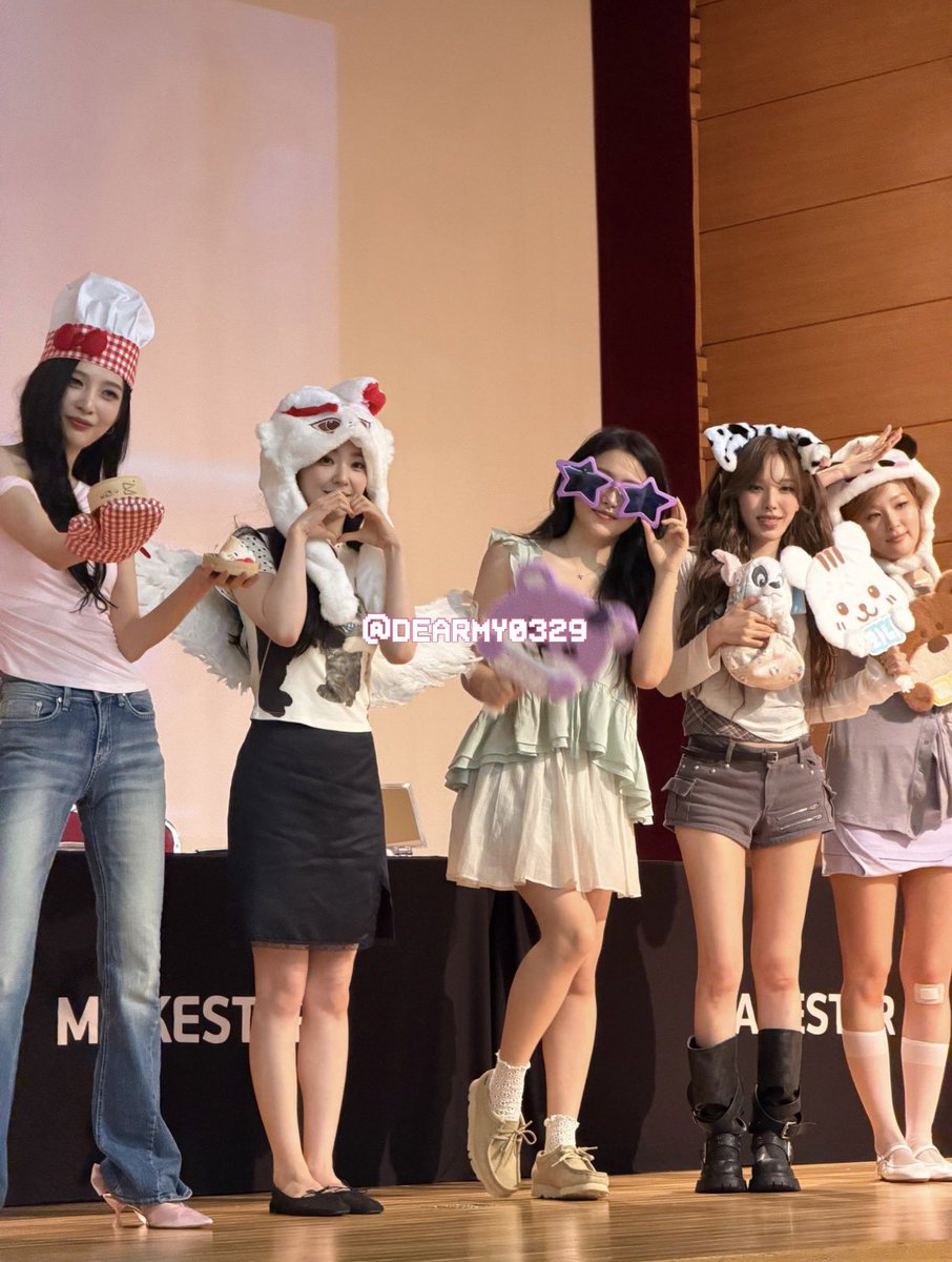 Dearmy0329's tweet photo. 260806 서핀보이 메이크스타 대면팬싸 #레드벨벳 

귀엽닿 https://t.co/sVsGMewqha