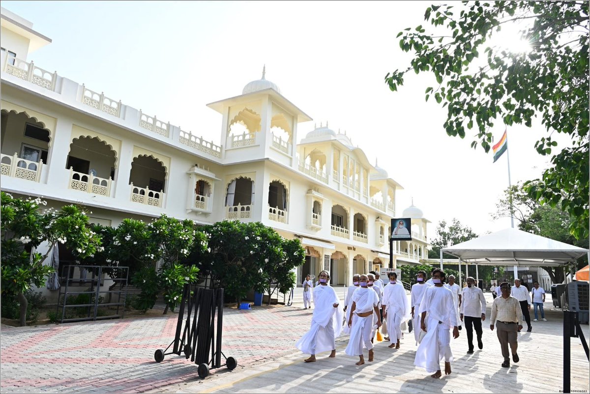 shasan_kalptaru's tweet photo. #AcharyaMahashraman #Jainism #Terapanth #YogkshemYear #ShasanKalptaru #JainVishvaBharati #JVB #Ladnun #Jainnews #Jaincommunity #Viralpost https://t.co/FpswxuBjNr