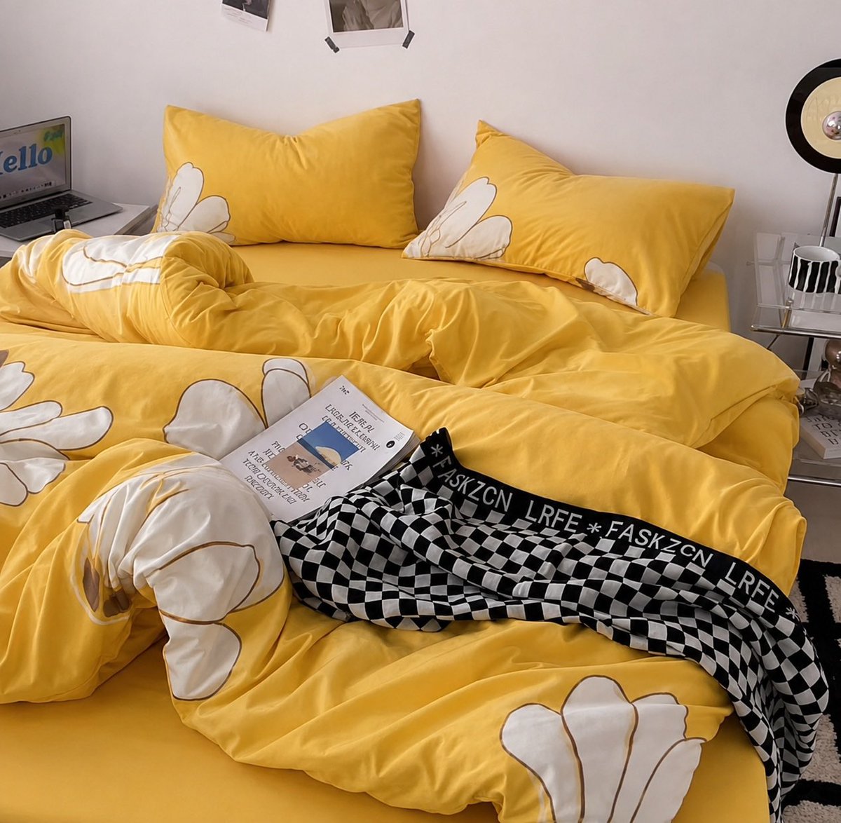 FoInteriors's tweet photo. Patterned duvet set
Size:6/7
PRICE:37,500 naira only 
Available as seen
1 duvet
1 bedsheet 
4 pillowcase 
Send a dm/whatsapp 07055550779 to order!!!
#interiordecoitems
 #Beddings
#helpasmallbusinessgrow
#bbnaija
#growmyaccount https://t.co/ali85Igypk