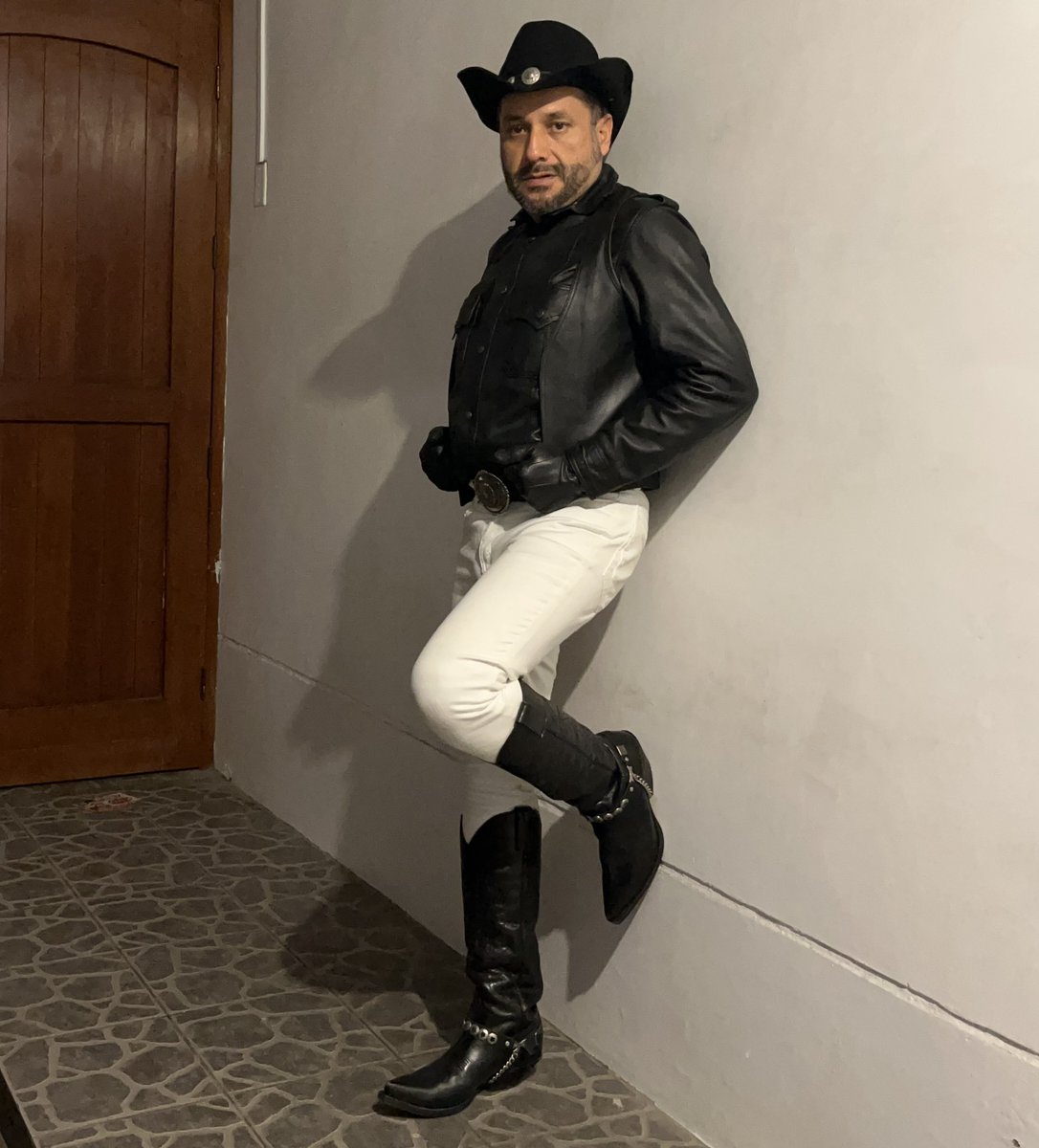 SendraLeather's tweet photo. #leathercowboy #cowboyup #leathershirt #leathervest #leatherhat #bootedguy #bootmaster #tallbootking #lickmyboots #undermyboots #bootdtrap #tallboots #sendraboots https://t.co/hQ8ztJaayj