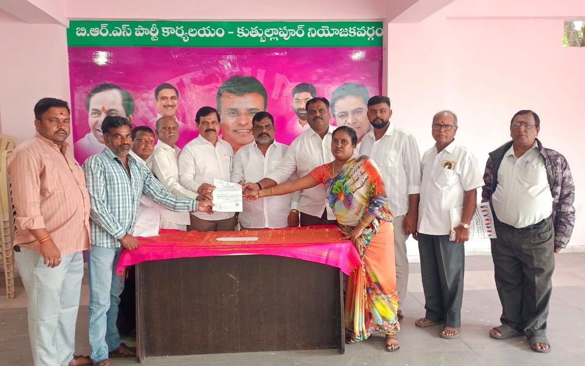 RudraAshok2's tweet photo. @KTRBRS @TSwithKCR @kp_vivekanand @BRSparty కుత్బుల్లాపూర్ నియోజకవర్గం బిఆర్ఎస్ ఎల్పి విప్, ఎమ్మెల్యే కేపీ.వివేకానంద్ గారు పలువురు నిరుపేదలకు ముఖ్యమంత్రి సహాయనిధి  నుంచి ఎల్ఓసీ పత్రాలను మంజూరు చేయించడం జరిగింది.. https://t.co/5exIa3nwxG