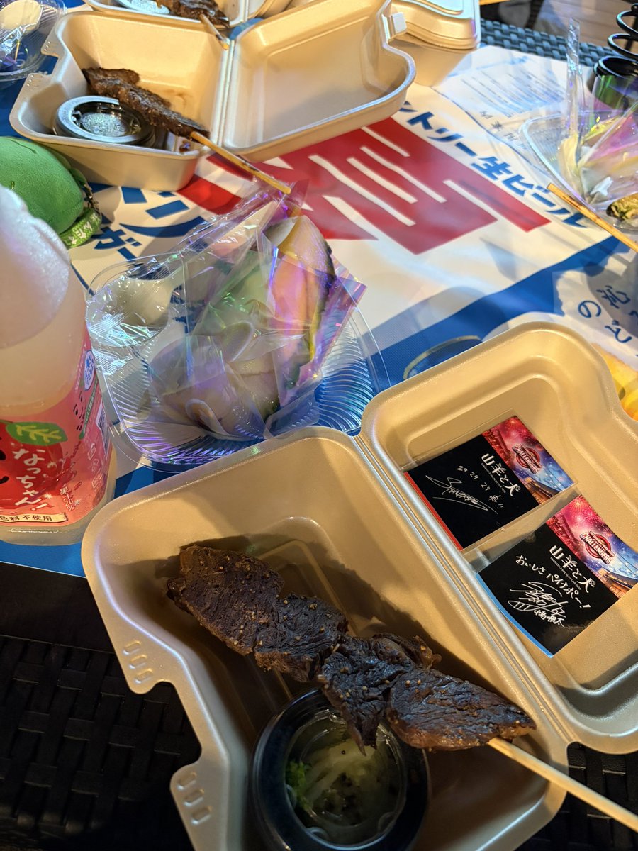 re_yuse's tweet photo. 公演の後は、お誘いしてもらって
いざえぐに！TJBBのみんなが来てくれて乾杯しながらガン見した😁
とてもとてもいい匂いでしたー！🤭
たくさんのFANTARO🌻に会えて
楽しいひとときでした☺️✨
そして！帰り際、こまちに遭遇！
可愛かったー💕💕
#居酒屋えぐざいる https://t.co/XppvjWB5lO