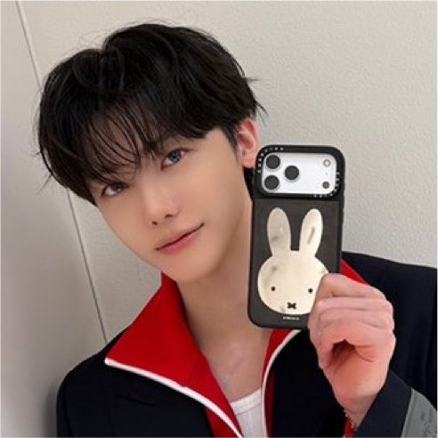 NJM__file's tweet photo. SO SO SO CUTE😭🥺 jaemin with his bunny Phone case ! 

#JAEMIN #재민 #うさねこ897 https://t.co/uJpHqeFFDn