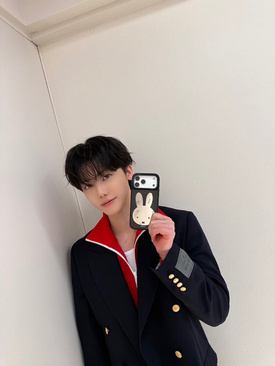 NJM__file's tweet photo. SO SO SO CUTE😭🥺 jaemin with his bunny Phone case ! 

#JAEMIN #재민 #うさねこ897 https://t.co/uJpHqeFFDn