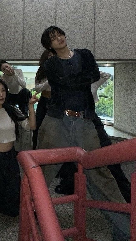 mrleokn's tweet photo. イリオ スタイル抜群の女性たちに紛れたとしても圧倒的スタイル 高身長がよく分かるから見る度に目眩がする 身長差 神｡･ﾟ･(*ﾉД`*)･ﾟ･。 https://t.co/Uiod6eXzd7