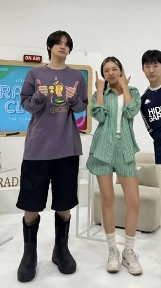 mrleokn's tweet photo. イリオ スタイル抜群の女性たちに紛れたとしても圧倒的スタイル 高身長がよく分かるから見る度に目眩がする 身長差 神｡･ﾟ･(*ﾉД`*)･ﾟ･。 https://t.co/Uiod6eXzd7