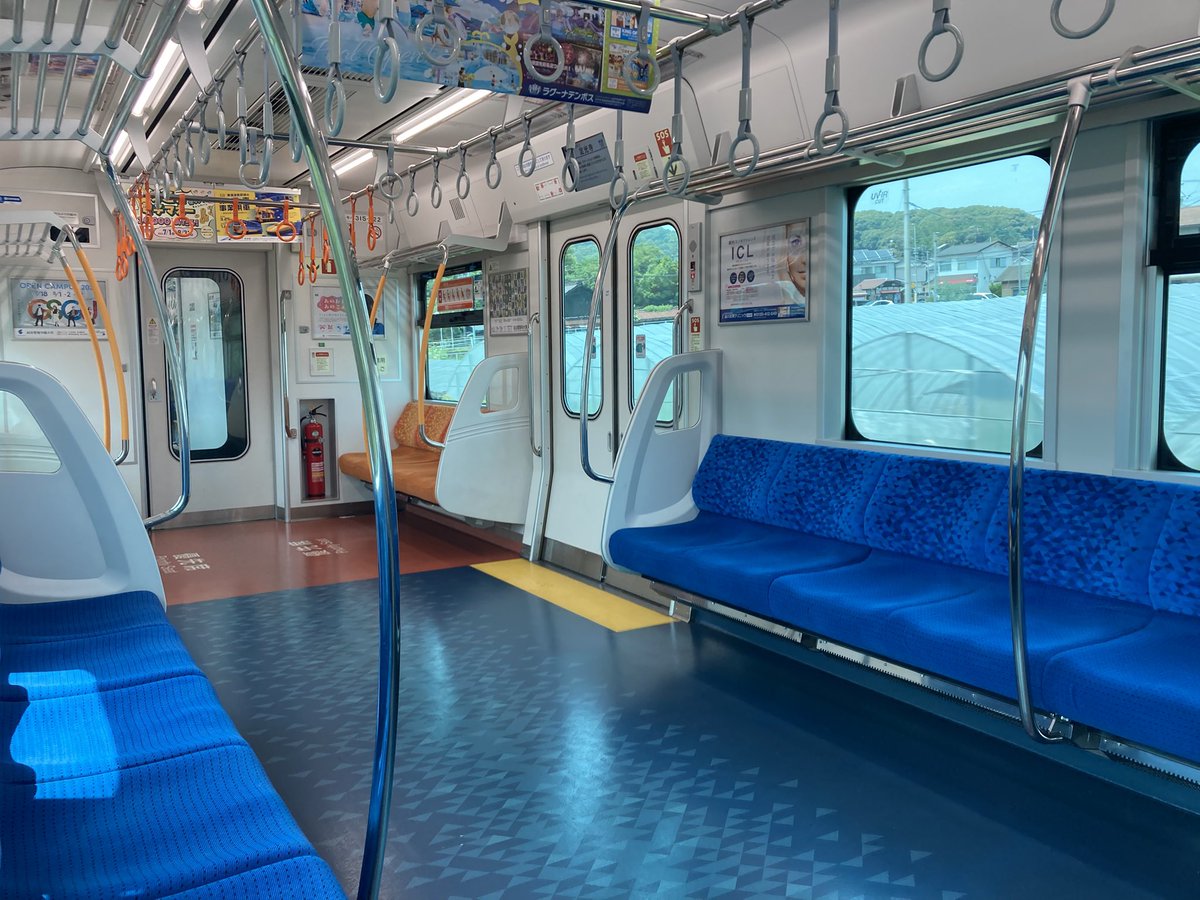_inuhariko's tweet photo. だれもいない電車のワクワク感たるや https://t.co/MbBZxT0sFw