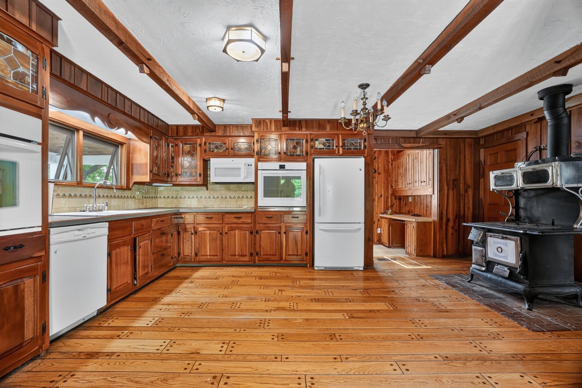 remax_rising's tweet photo. π13721 Spring St, Burton, OH 44021
Listed at $375,000
πView more photos here:
https://t.co/jOpNabRl3q
For details, contact Ann Blair at (440) 668β1771
#OhioHomes #GeaugaCountyHomes #ohiorealestate #BurtonVillage #centuryhome #remax #remaxagent https://t.co/E6QA1acPah