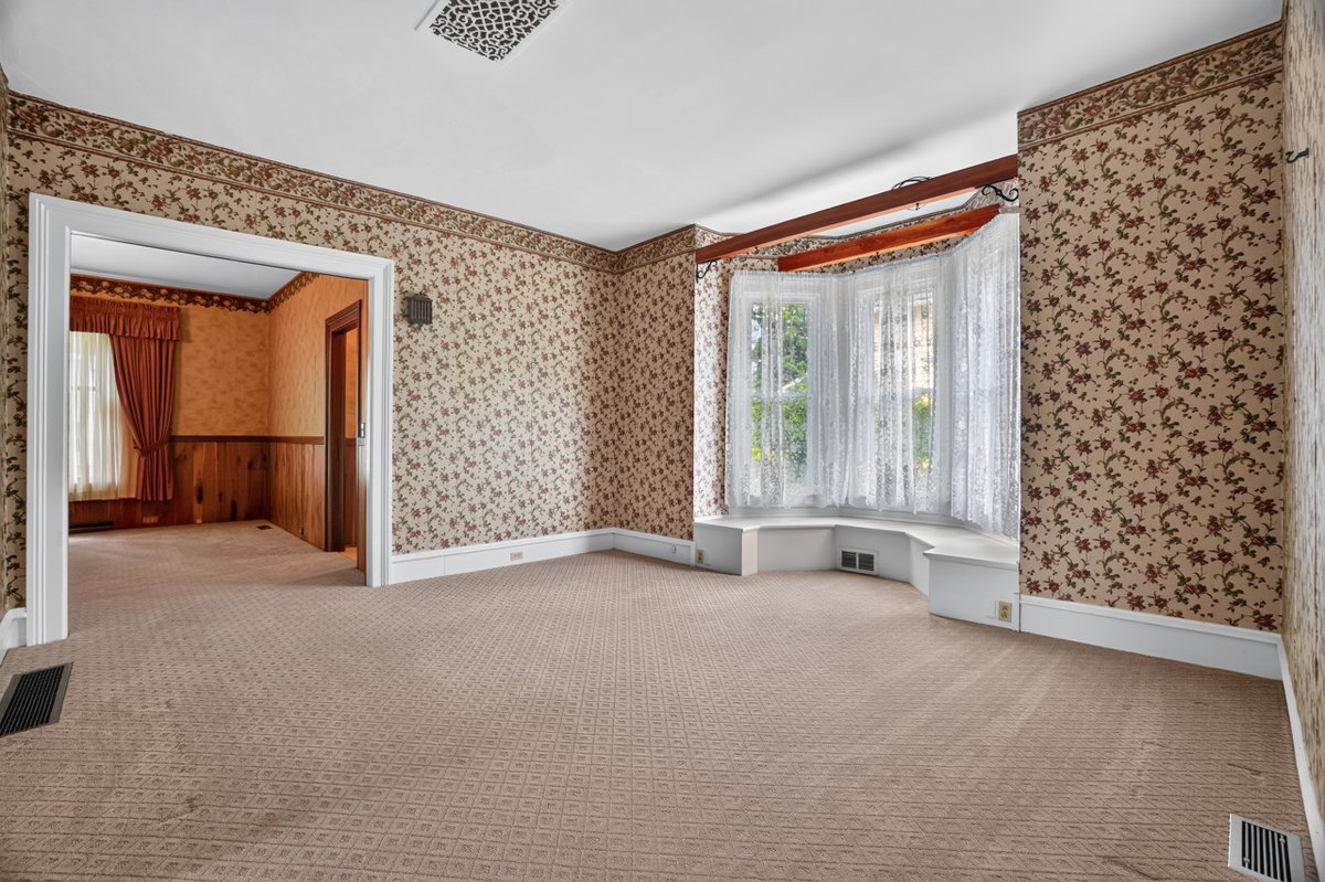 remax_rising's tweet photo. π13721 Spring St, Burton, OH 44021
Listed at $375,000
πView more photos here:
https://t.co/jOpNabRl3q
For details, contact Ann Blair at (440) 668β1771
#OhioHomes #GeaugaCountyHomes #ohiorealestate #BurtonVillage #centuryhome #remax #remaxagent https://t.co/E6QA1acPah
