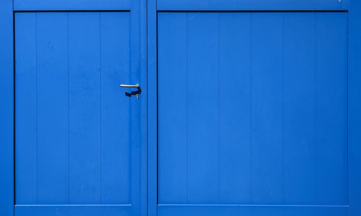 HEX002EA7's tweet photo. "Accidental Blue Monochrome" by Christian Bök (at Île-de-Bréhat): https://t.co/q8NGpisQrH