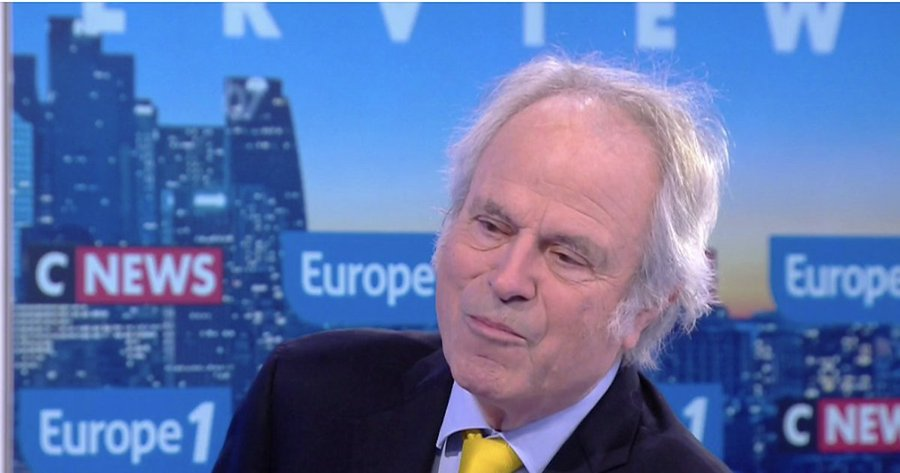 CWeillRaynal's tweet photo. Allô l'@Arcom_fr ? J'ai des éléments à vous transmettre concernant les Juifs de Roubaix.
Vous reprochez à @fogiesbert d'avoir indiqué sur le plateau de @CNews qu'il "n'aimerait pas être Juif à Roubaix" et d'avoir prédit un exode de la communauté juive locale. 
En réalité, cet exode a déjà eu lieu. 
La synagogue a fermé dans les années 90 et il ne reste tout au plus qu'une dizaine de Juifs dans la ville. 
L'une des causes de ces départs est sans nul doute la montée de l'islamisme et la difficulté de vivre son judaïsme au quotidien dans une localité comme Roubaix.
Franz-Olivier Giesbert a fait ce commentaire au soir de l'élection du nouveau maire dont la première déclaration était dédiée à "la Palestine". 
Vous tancez CNews pour ne pas avoir "contredit ou mis en perspective" les propos de Giesbert. 
Or, il se trouve que ses propos sont difficile à contredire puisqu'ils correspondent  à la réalité sur le terrain. 
Comment pouvez-vous imposer de manière aussi absurde une police de la pensée alimentée par un déni du réel manifeste ?