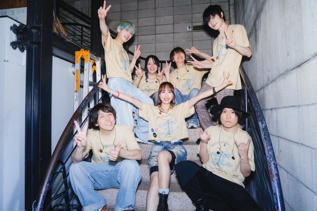 NAKA_NISHI's tweet photo. チコハニ12周年ライブin渋谷WWW
ありがとうございました！

ねぇねぇ！セトリやばすぎたでしょー！？
絶対喜んでもらえると思ってた！

ラストでドンキー中西のカホンも披露できたし大満足(CHiCOまじごめん)

これからも先も祝っていこう！
おつ西ーv^^v

#チコハニ https://t.co/WMIftxj7U9