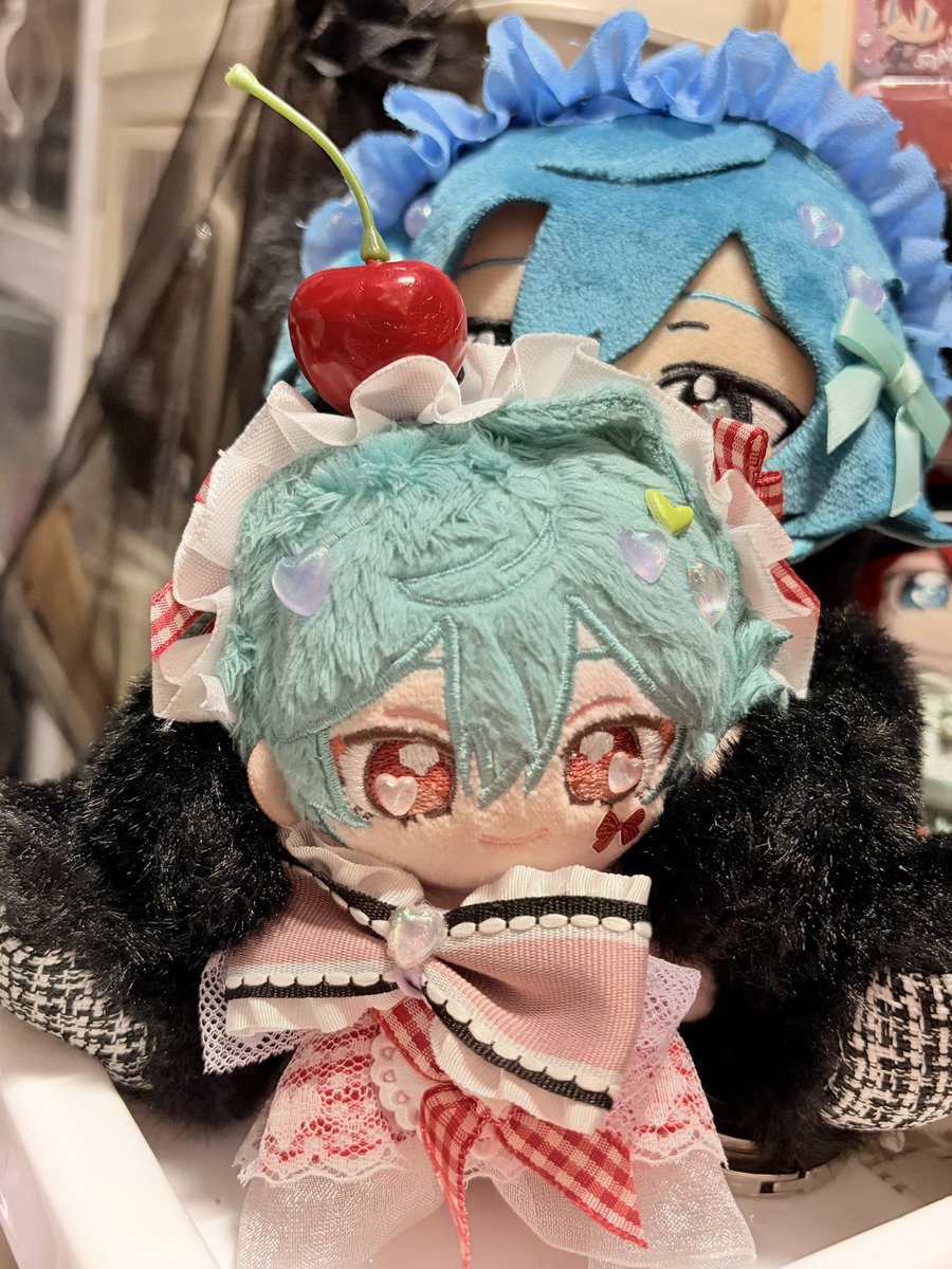 R05iv's tweet photo. おせつお着替えした⸝⸝ʚ̴̶̷̆_ʚ̴̶̷̆⸝⸝✨️かぁわいー🍒
おすわりやんすに抱っこされてご満悦( ͡° ͜ʖ ͡°) https://t.co/QJcbMgAcuT