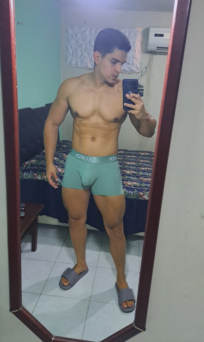 Soyeduarw2's tweet photo. Hagan ejercicio. Sin duda alguna es lo mejor que les puede pasar💪🏽🔥 https://t.co/rsH96kSrmD