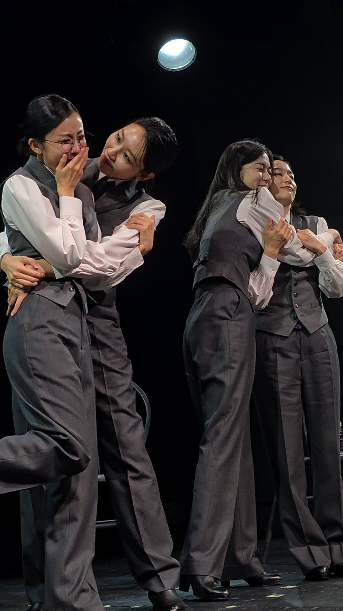 bbo_do_by's tweet photo. 오른쪽 객석 볼 타이밍에 그건모르겠다며 사심채우신 어떤분과 옆집은 사이좋아보임 https://t.co/oGf6Oik5i8