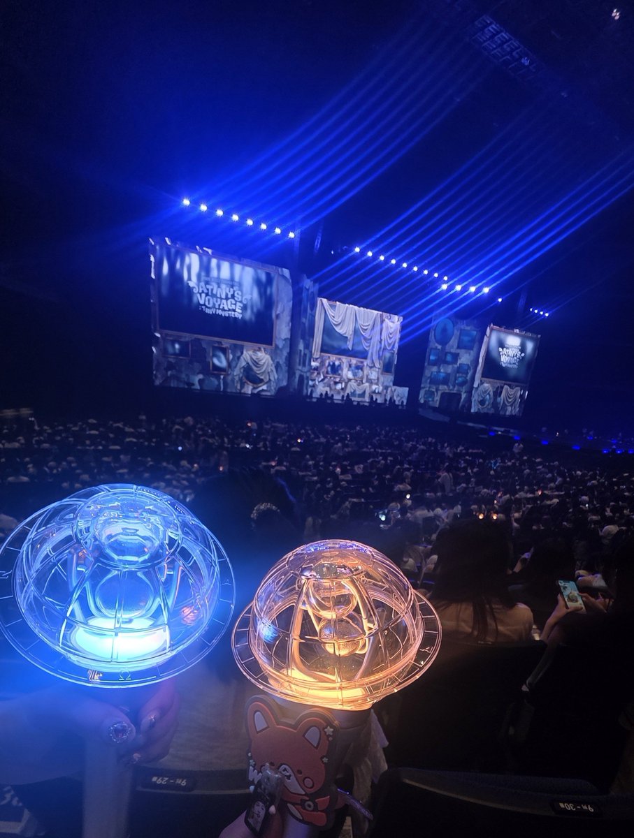 Bulanl8_mun's tweet photo. 今までティズ推してきて
ほとんど同じ日にライブ行ってたのに初めて妹と連番した。
ずっと見たがってたAnswerで泣いてるのみて貰い泣きして、
終電の関係で途中で抜けたらアンコールとかめっちゃ見たがってたの一人で見て大号泣🥲🥲
次は最後まで一緒に観たい https://t.co/kScsfM1Xj1