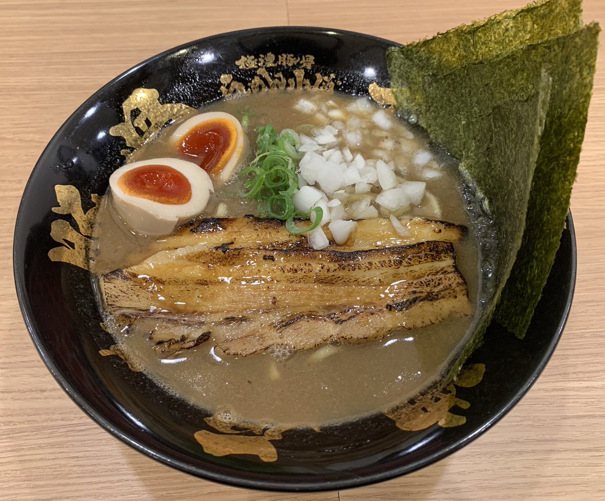 MEN_SUK55's tweet photo. ココ最近のトリプル麺ズ😋

🍜担々麺@王宮(名駅)
中国料理屋のバランス良き美味しさ✨

🍜小僧スペシャル@らーめん小僧(錦)
濃厚✨レンゲ立つ禁断らーめんは次回に。

🍜台湾つけ麺@麺屋ささ木(フードコート)
久々のつけ麺は変わり種で及第点✨

#ラーメン　#担々麺　#つけ麺 https://t.co/iz7linlPrq