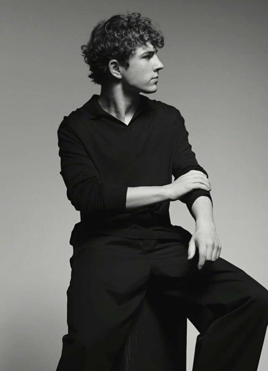 percabethsgirll's tweet photo. wait he ate down in this pic https://t.co/SXCwhXIQ7B