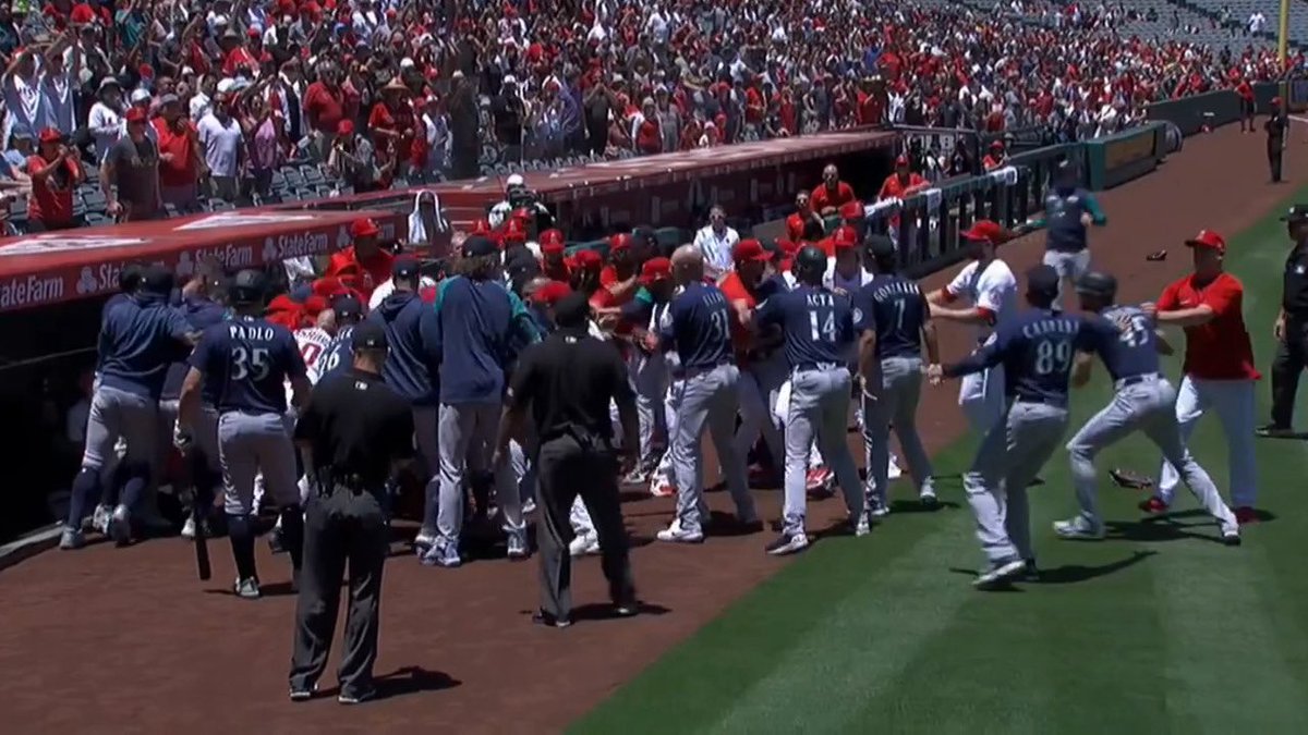 GeorgeMsFan's tweet photo. This was also a game 3 day game. Mariners went 15-2 after that. One can only hope. 
#Tridentsup https://t.co/Srmg8LD9G8