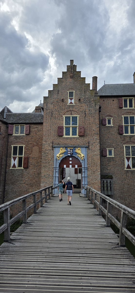 freddenhertog's tweet photo. Kort en Prachtig Ammerzoden met onze Siem. Ook bezoek aan het fantastische kasteel. Top locatie voor jong en oud.
@glk @KortenPrachtig https://t.co/9S9TOKc3ks