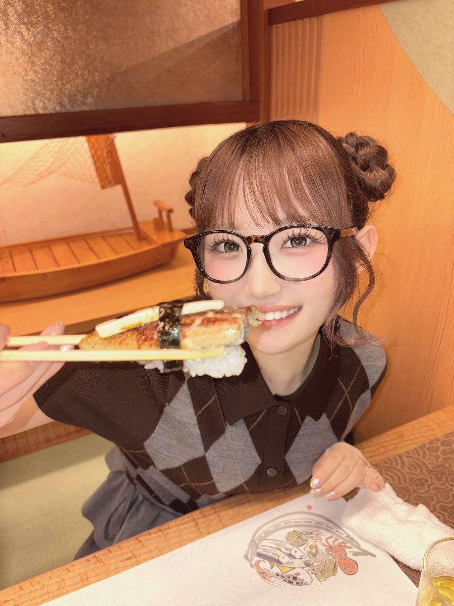 yui_ss0109's tweet photo. あーん♡食べてみる?
#すいすて #鰻バター https://t.co/wrpdKrQqkP