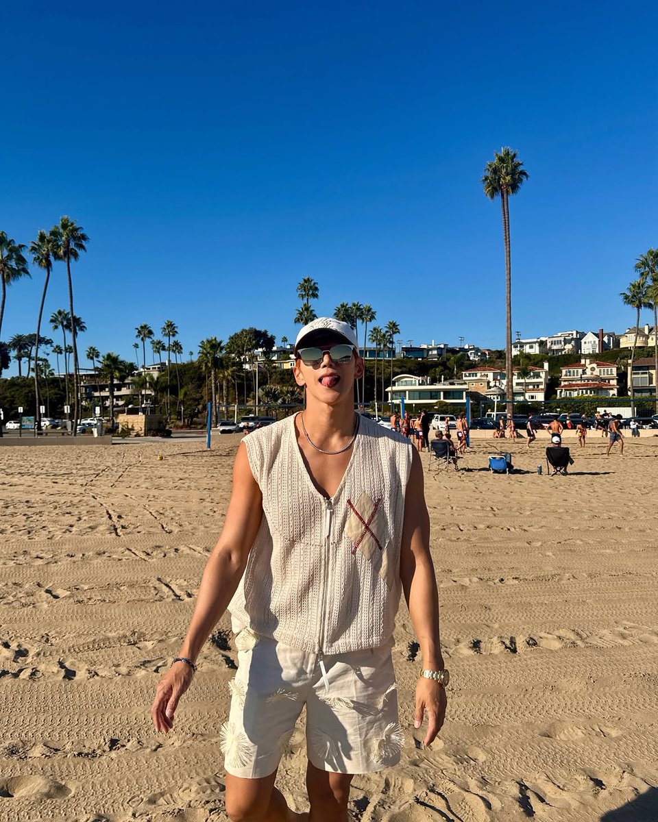 Real2PMBrasil's tweet photo. JUNSTAGRAM | 06.08.26 - Atualização do Jun. K no Instagram. 

“Tá muito quente 🥵”
“Vamos partir!🌊”
“Pra onde?👀”
“Pra Inspire Arena dias 8 e 9 🤗 #ShowDo2PM” 

@follow_2PM #2PM #JUN_K #준케이 https://t.co/Fii4tB5pRh