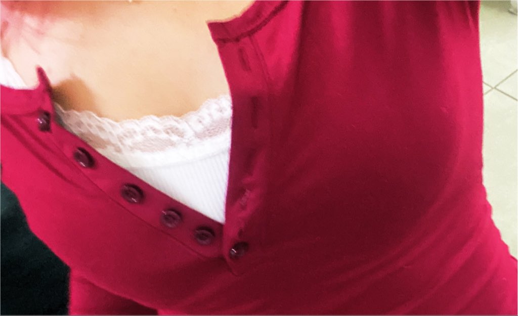 okeltoky's tweet photo. vermelhp #roupa https://t.co/UWX2uQ03CD