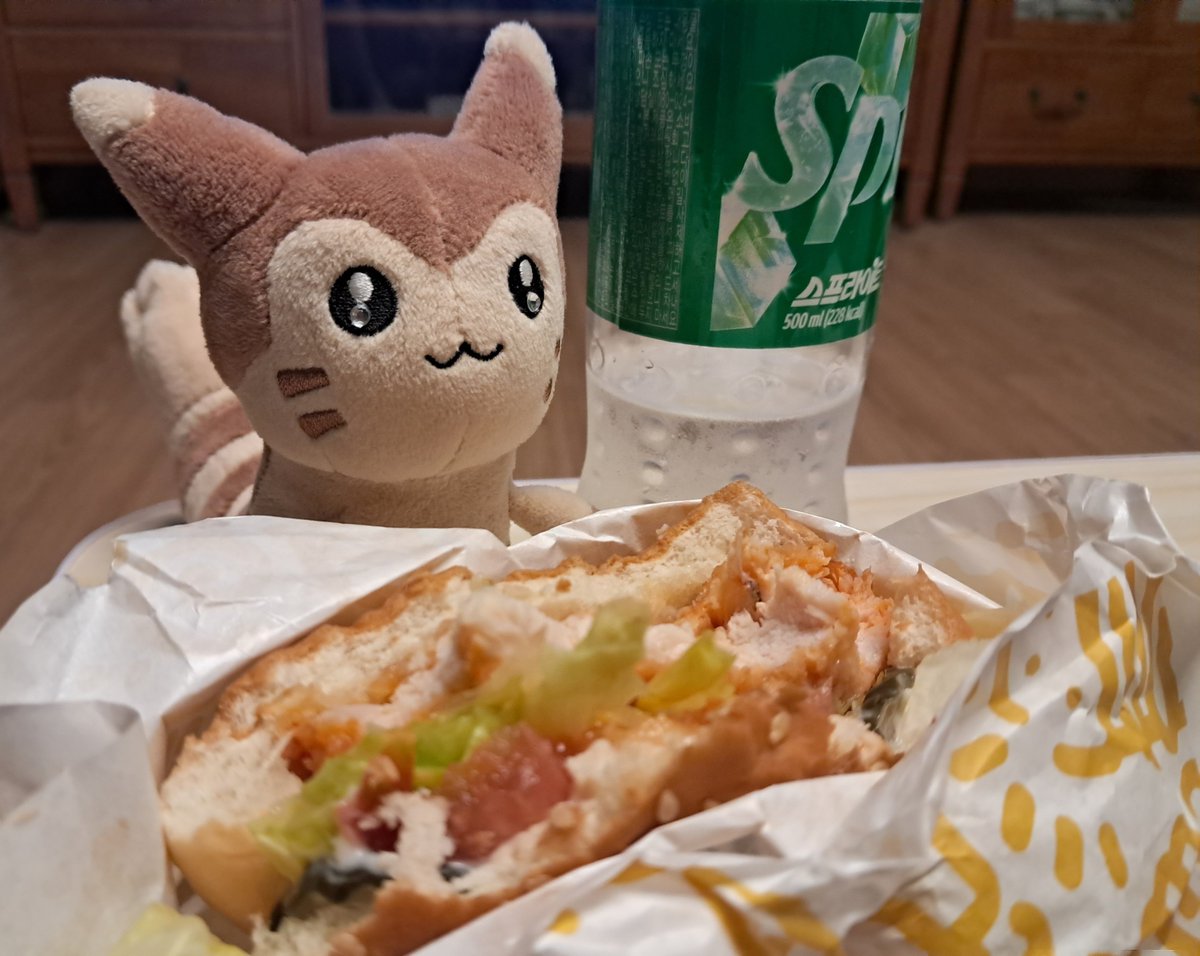 bve0o's tweet photo. 🍔🍟😋 https://t.co/P86HlQIXLH