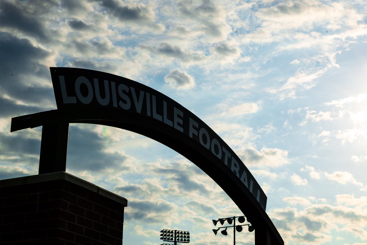 LouisvilleFB's tweet photo. Beautiful day to start fall camp ☀️

#GoCards https://t.co/kscoKCTqHb