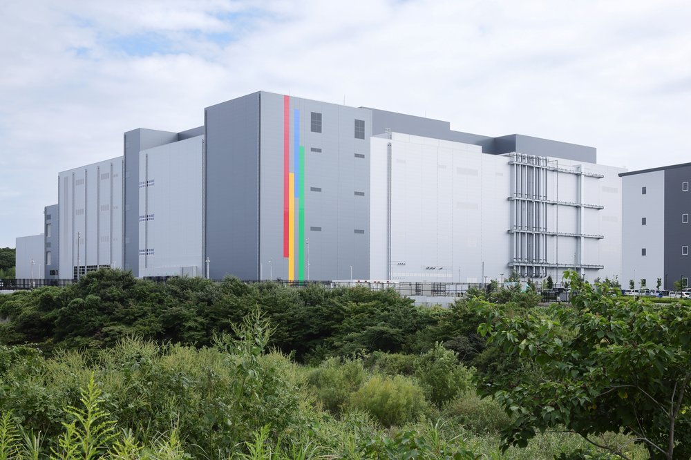StockMKTNewz's tweet photo. The United Arab Emirates 🇦🇪 is considering investing as much as $6.3 billion to build an AI data center in Japan 🇯🇵 https://t.co/eSbo8fD1Fu