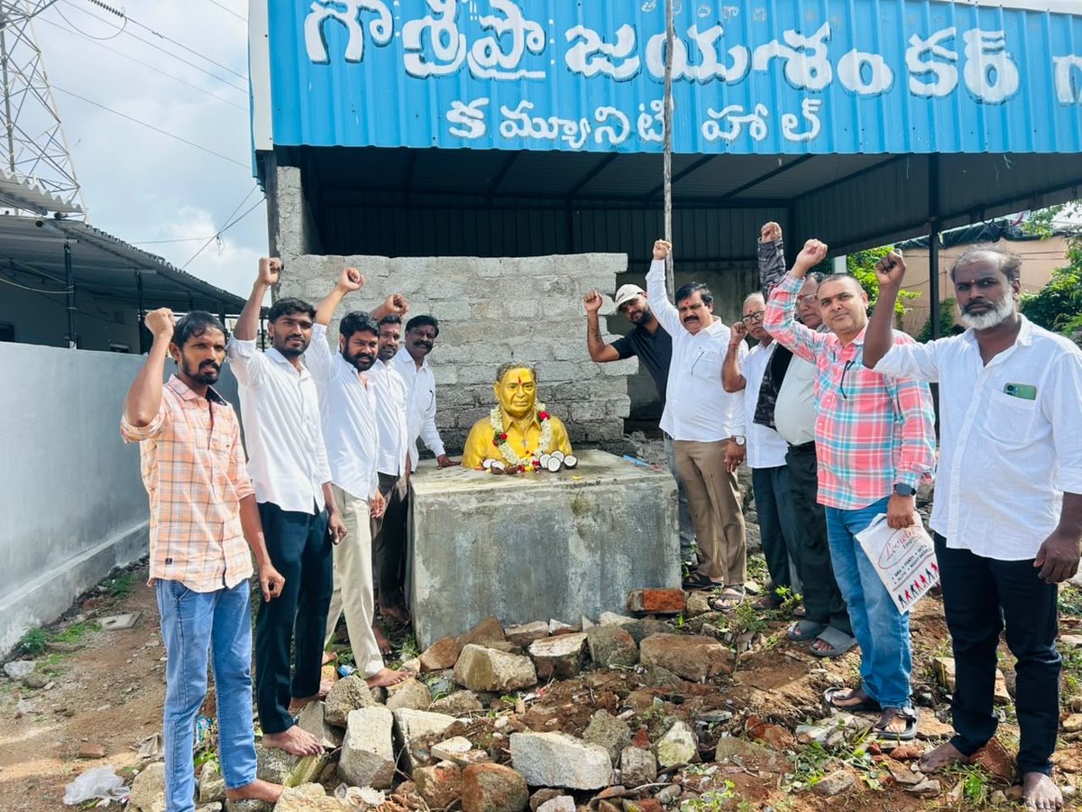 RudraAshok2's tweet photo. @kp_vivekanand @KTRBRS @TSwithKCR @BRSparty @RajuShambipur ఈ రోజు కత్బుల్లాపూర్ నియోజకవర్గం జగద్గిరిగుట్ట డివిజన్ లో తెలంగాణ సిద్ధాంతకర్త, ఉద్యమ స్ఫూర్తి ప్రదాత ప్రొఫెసర్ కొత్తపల్లి జయశంకర్ సార్ 92.వ జయంతి సందర్బంగా... https://t.co/px7sLyKwhk