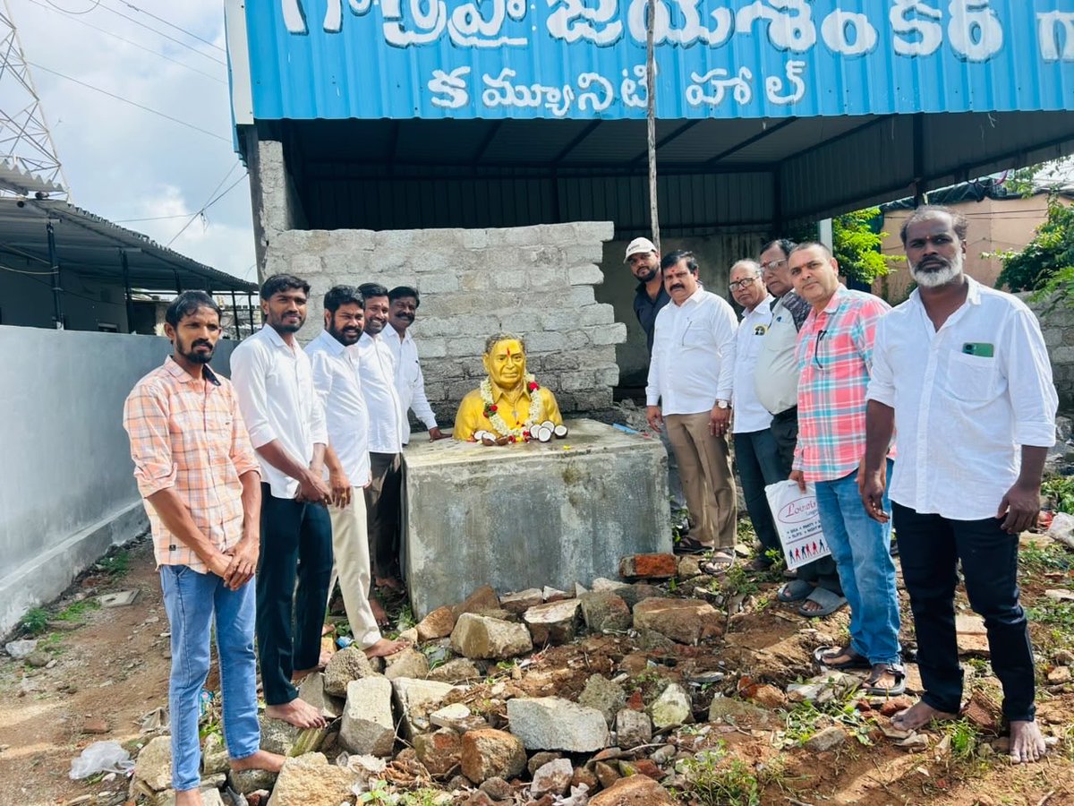 RudraAshok2's tweet photo. @kp_vivekanand @KTRBRS @TSwithKCR @BRSparty @RajuShambipur ఈ రోజు కత్బుల్లాపూర్ నియోజకవర్గం జగద్గిరిగుట్ట డివిజన్ లో తెలంగాణ సిద్ధాంతకర్త, ఉద్యమ స్ఫూర్తి ప్రదాత ప్రొఫెసర్ కొత్తపల్లి జయశంకర్ సార్ 92.వ జయంతి సందర్బంగా... https://t.co/px7sLyKwhk