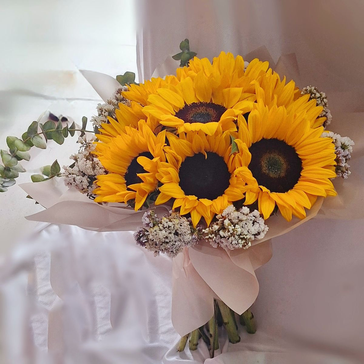 sunflowerchives's tweet photo. Tag someone who like sunflower🌻 https://t.co/t1I1PAidAf